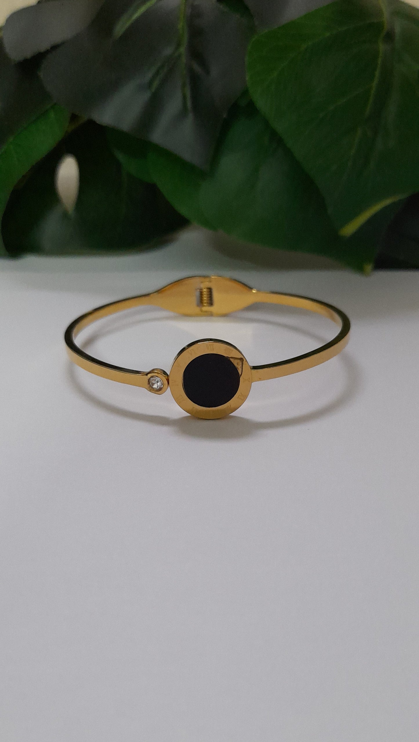 Classy Roman Gold Bangle