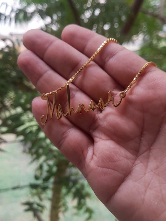 Gold Single Name Necklace Article 54