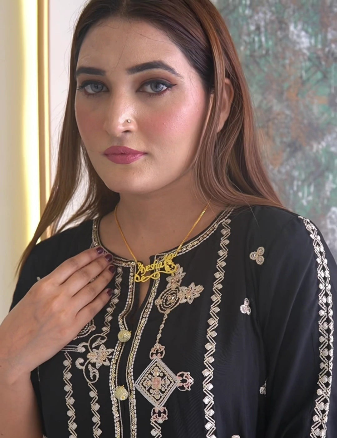 Gold Single Name Necklace Article 57